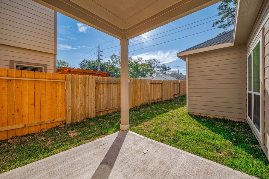Exterior details and patio area of a home in Woodland Lakes, Houston (Image 3). Exterior details and patio area of a home in Woodland Lakes, Houston (Image 3).