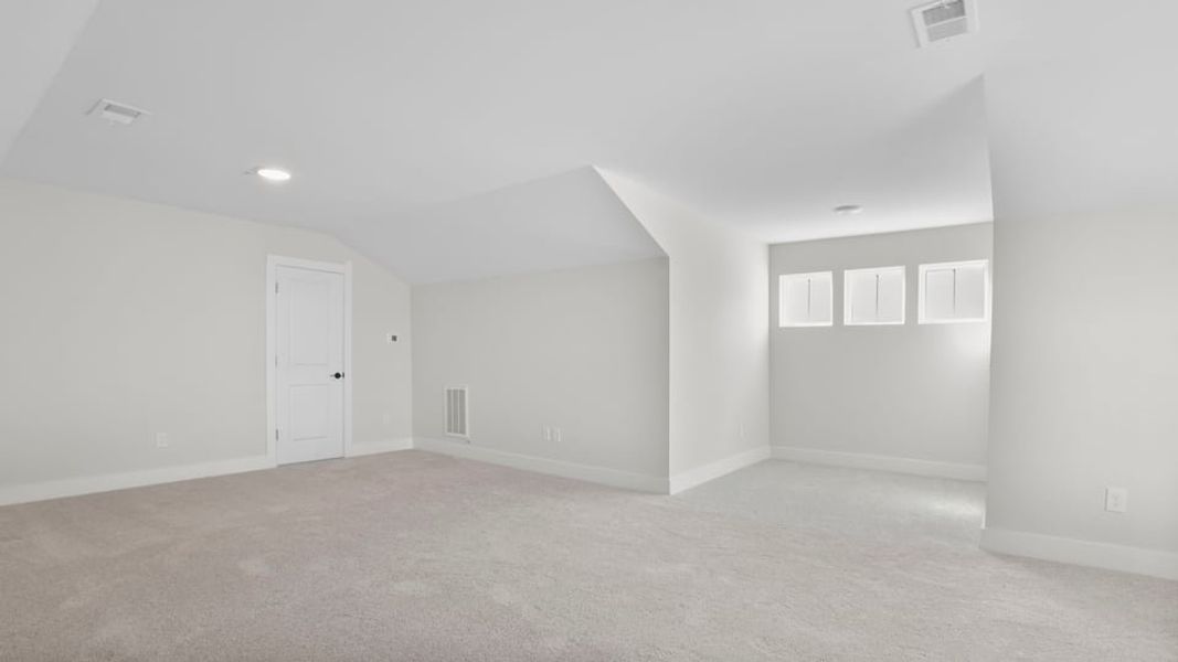 Spacious, unfurnished interior of a new home in Shadowood, Seneca (Image 23).