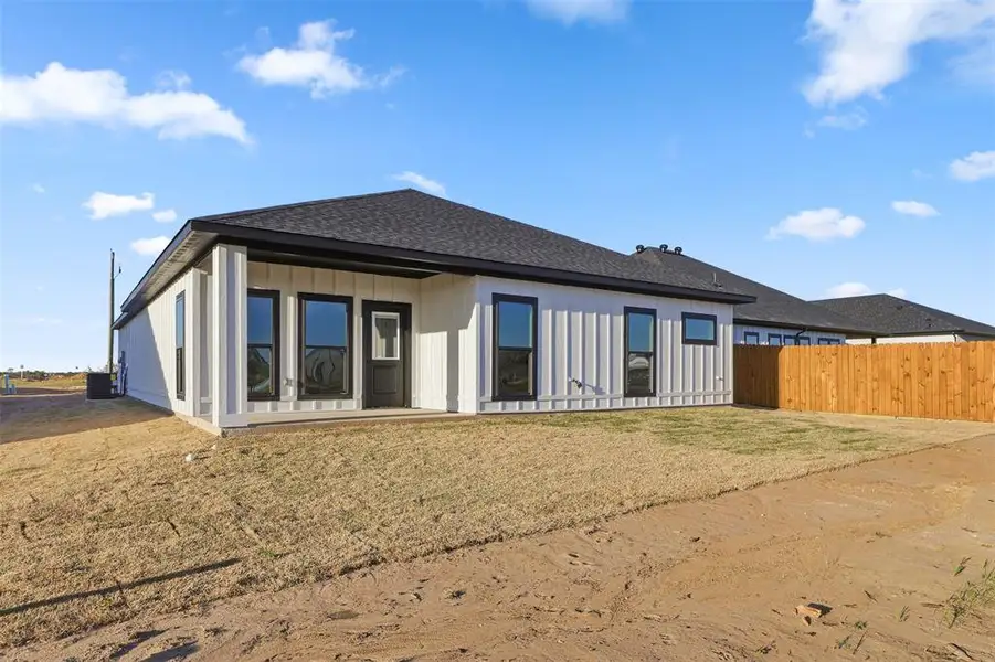 Exterior details and patio area of a home in , Mabank (Image 3).