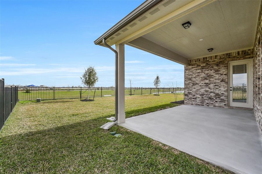 Exterior details and patio area of a home in Sierra Vista, Rosharon (Image 4). Exterior details and patio area of a home in Sierra Vista, Rosharon (Image 4).