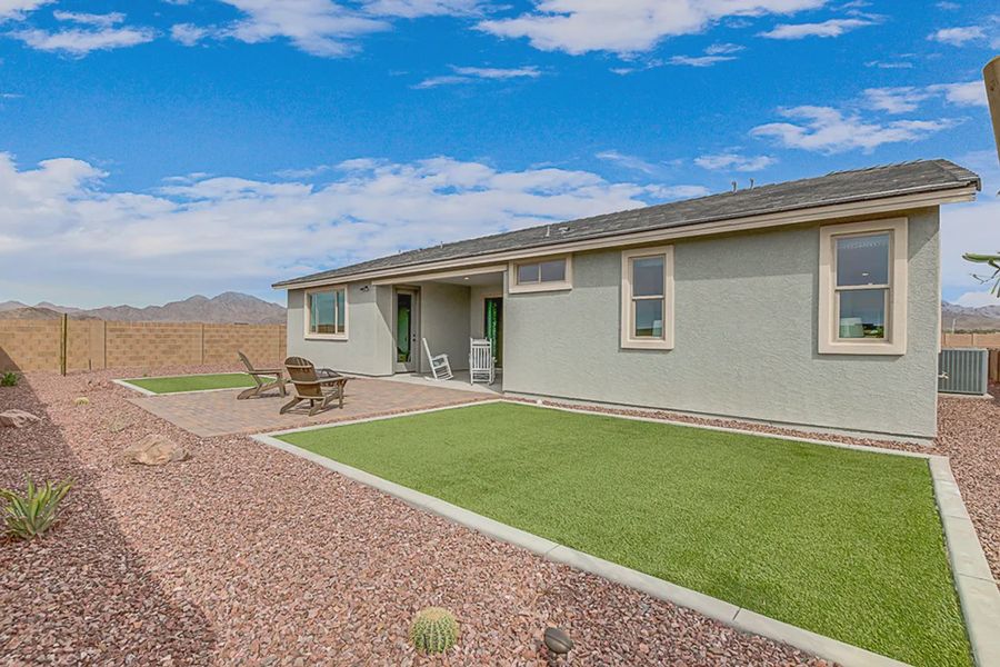 Representative exterior details of a home built from the 3102 by Elliott Homes in Las Barrancas, Yuma (Image 4).