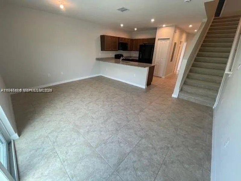 Spacious, unfurnished interior of a new home in , Florida City (Image 12).