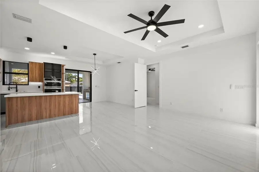 Spacious, unfurnished interior of a new home in , Cape Coral (Image 16).