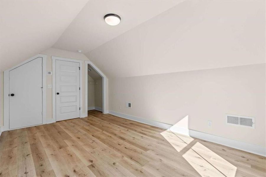Spacious, unfurnished interior of a new home in , Temple (Image 29).