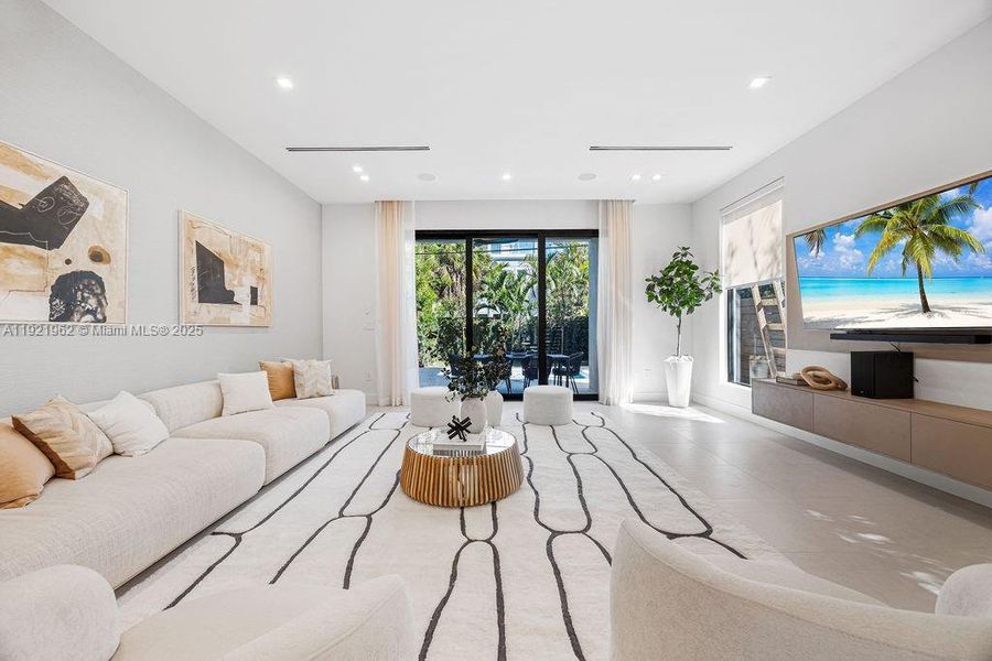 Furnished interior view inside a new home in , Fort Lauderdale (Image 79).