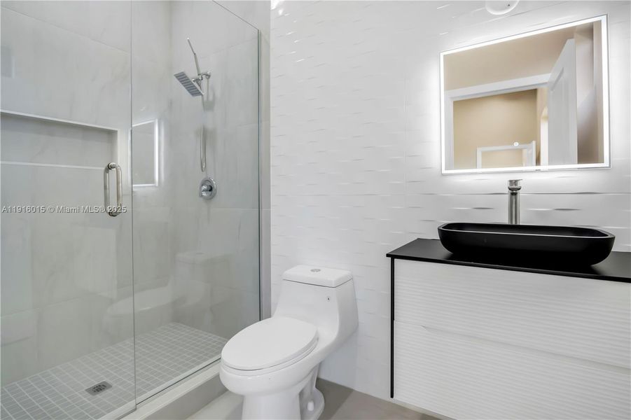 Furnished interior view inside a new home in , Plantation (Image 15).