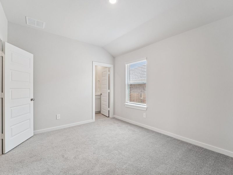 Spacious, unfurnished interior of a new home in Massey Oaks - Premier Series, Pearland (Image 14).