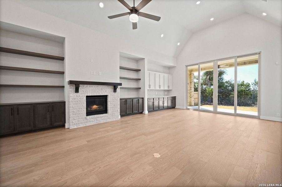 Spacious, unfurnished interior of a new home in Meyer Ranch, New Braunfels (Image 13).