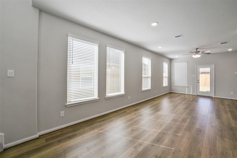 Spacious, unfurnished interior of a new home in Anderson Lakes, Houston (Image 29).