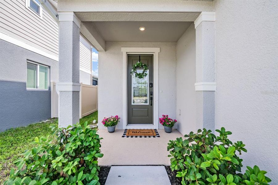Exterior details and patio area of a home in , Zephyrhills (Image 3).