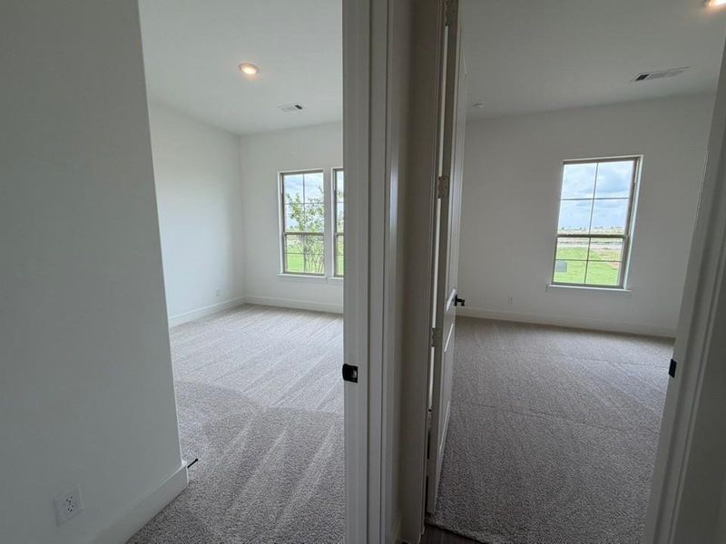 Spacious, unfurnished interior of a new home in Rocky Top, Krum (Image 11).
