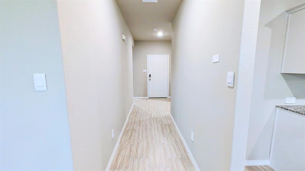 Spacious, unfurnished interior of a new home in Sunnycreek, Fort Worth (Image 10).