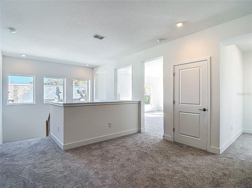 Spacious, unfurnished interior of a new home in , Tampa (Image 76).