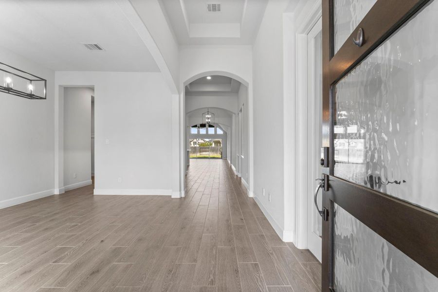 Step inside where natural light and elevated finishes set the tone. Step inside where natural light and elevated finishes set the tone.