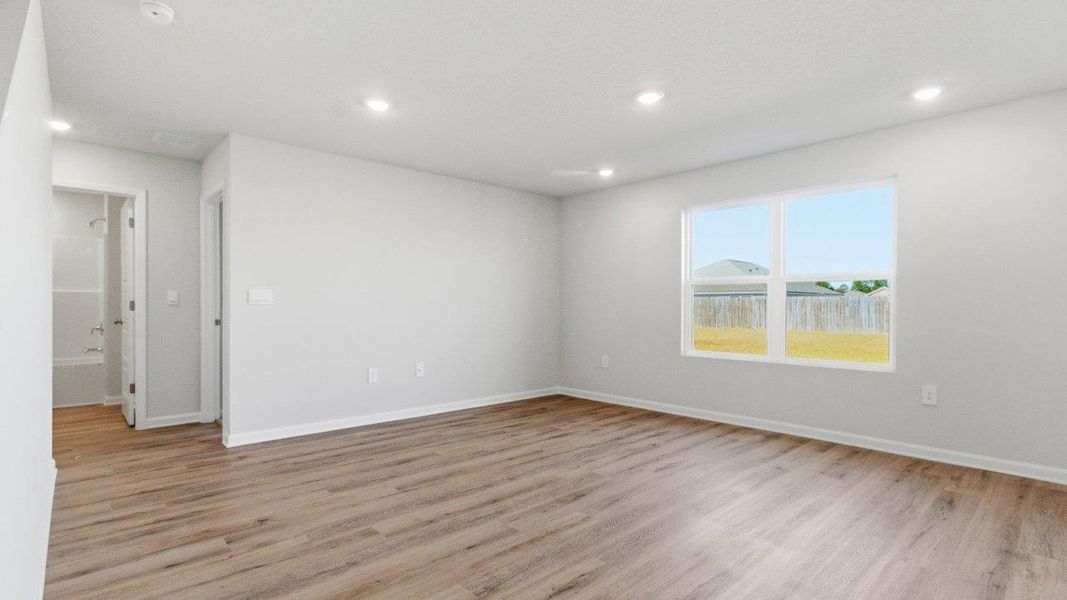 Spacious, unfurnished interior of a new home in Wesley Park, Crawfordville (Image 17).