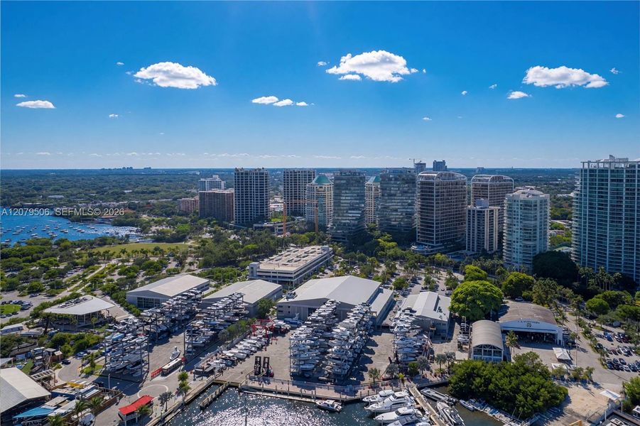 Condo located in Miami, FL showcasing its design and architecture (Image 27).