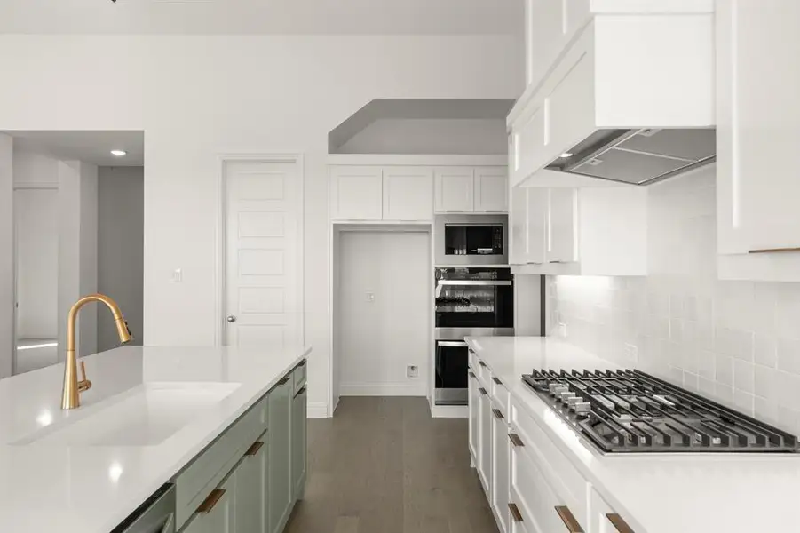 10. 3115 Tobias - Kitchen (2)