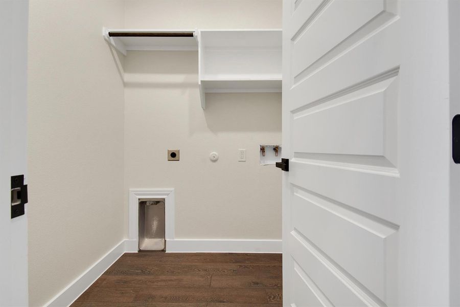 Spacious, unfurnished interior of a new home in , Bastrop (Image 34).