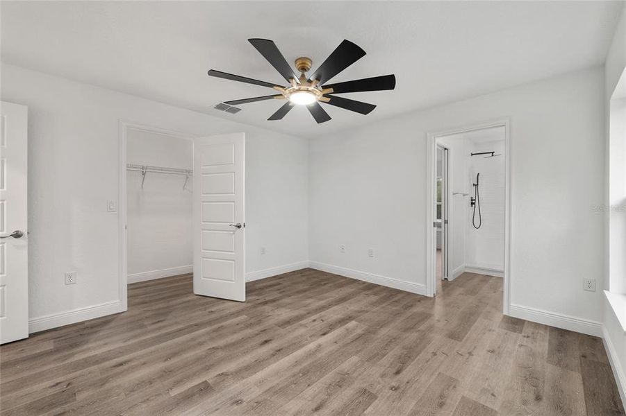 Spacious, unfurnished interior of a new home in , Dunnellon (Image 27).