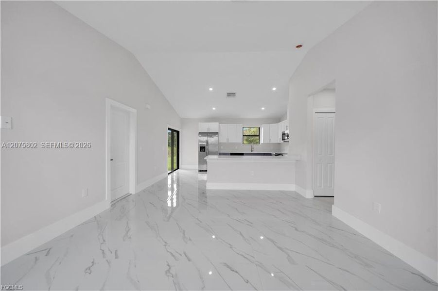 Spacious, unfurnished interior of a new home in , Lehigh Acres (Image 27).