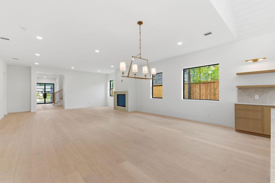 Spacious, unfurnished interior of a new home in , Houston (Image 30).