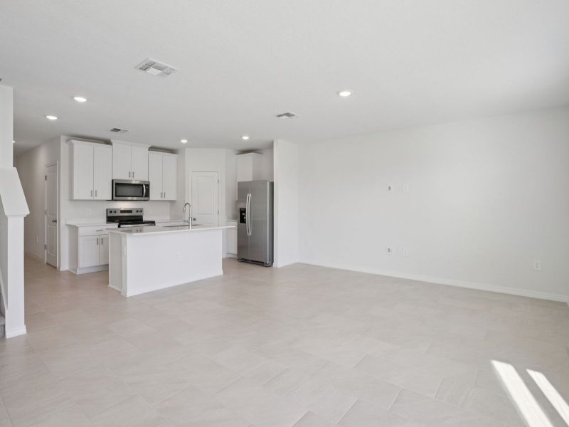 Spacious, unfurnished interior of a new home in Cagan Crossings West, Clermont (Image 6).