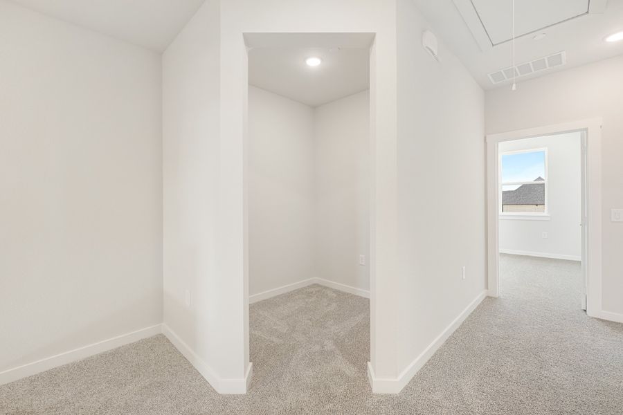 Spacious, unfurnished interior of a new home in Wildridge, Oak Point (Image 38). Spacious, unfurnished interior of a new home in Wildridge, Oak Point (Image 38).