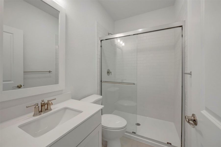 Hall bath 2 (*Photo not of actual home and used for illustration purposes only.)