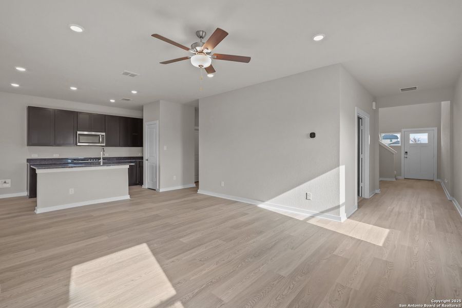 Spacious, unfurnished interior of a new home in Garden Grove, Schertz (Image 15).