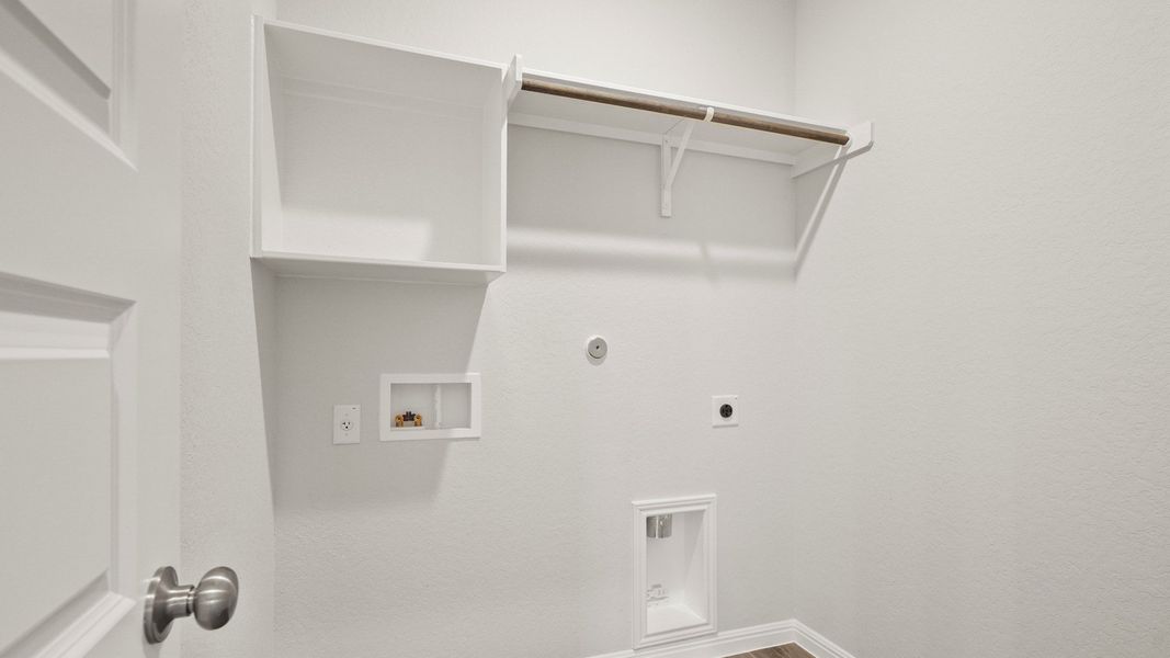 Spacious, unfurnished interior of a new home in Hunters Ranch, San Antonio (Image 14).