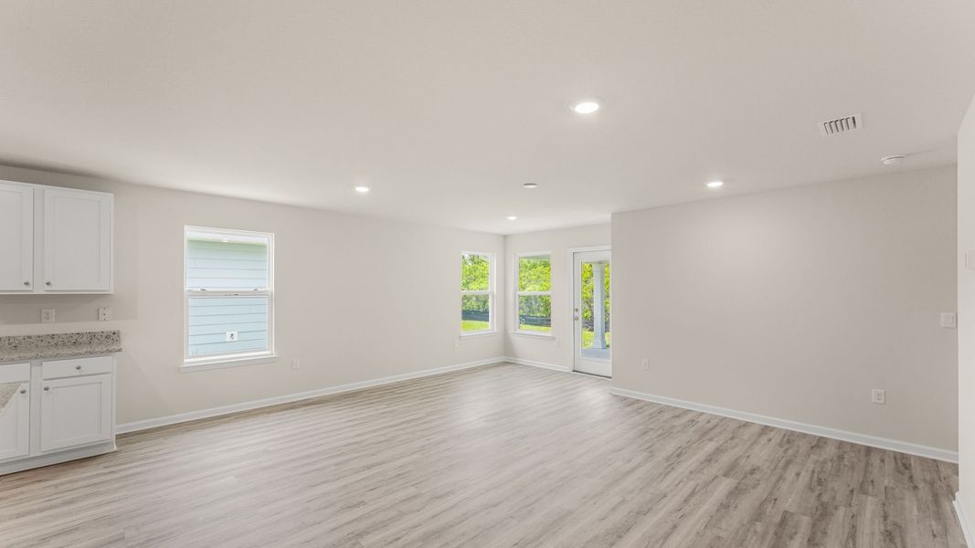Representative unfurnished interior of a home built from the Lakeside by D.R. Horton in Sunny Hills, Chipley (Image 12).