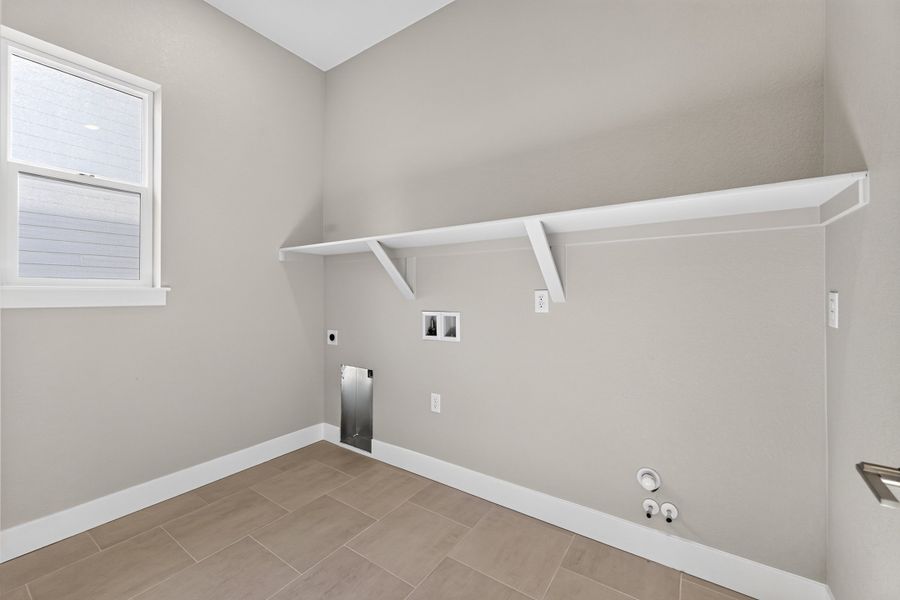 Spacious, unfurnished interior of a new home in Trailstone, Arvada (Image 19).