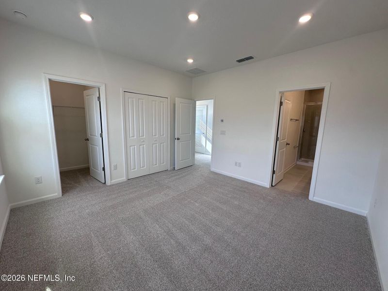 Spacious, unfurnished interior of a new home in , St. Augustine (Image 7).
