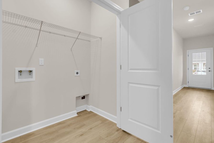 Spacious, unfurnished interior of a new home in , Summerville (Image 14).