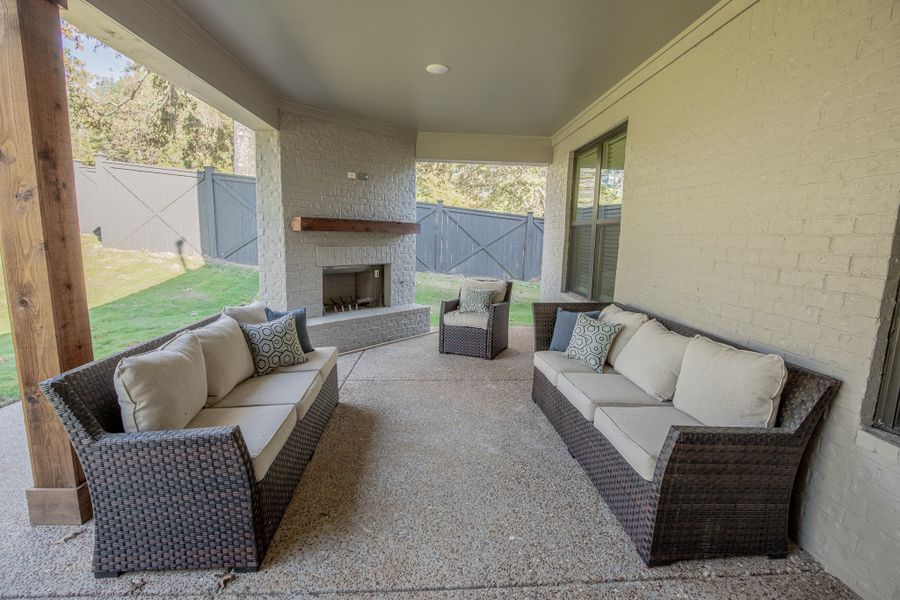 Representative furnished interior of a home built from the Huntington by Grant & Co in White Oak, Arlington (Image 58).