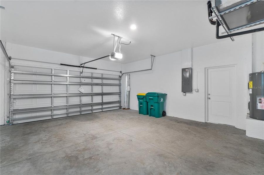 Spacious, unfurnished interior of a new home in , Port Charlotte (Image 15). Spacious, unfurnished interior of a new home in , Port Charlotte (Image 15).