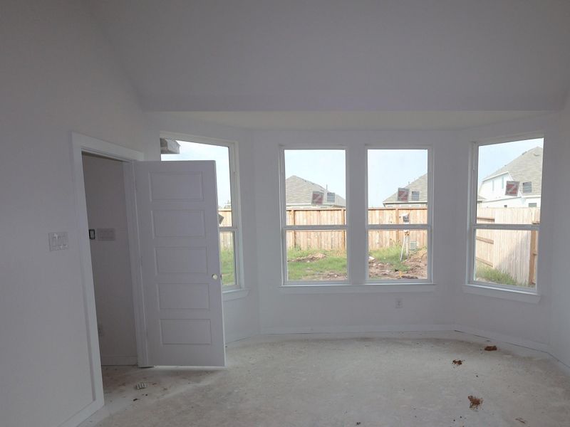 Spacious, unfurnished interior of a new home in Summerview, Fulshear (Image 16). Spacious, unfurnished interior of a new home in Summerview, Fulshear (Image 16).