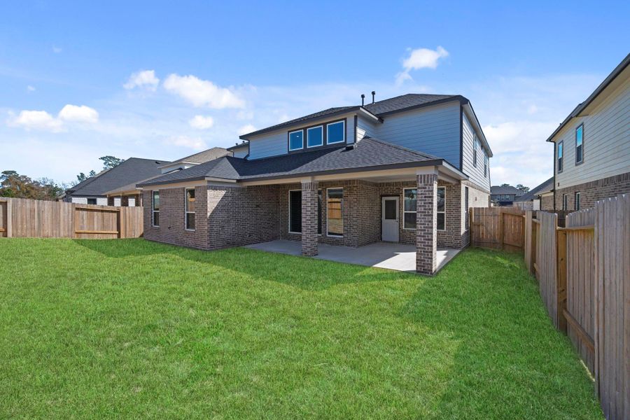 Exterior details and patio area of a home in Barton Creek Ranch, Conroe (Image 20).