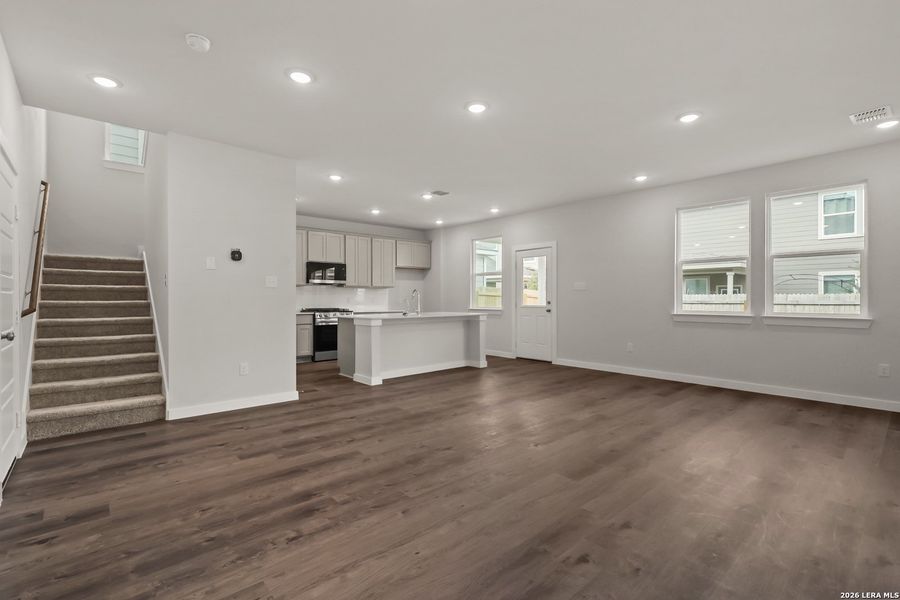 Spacious, unfurnished interior of a new home in Senna, Leon Valley (Image 21).