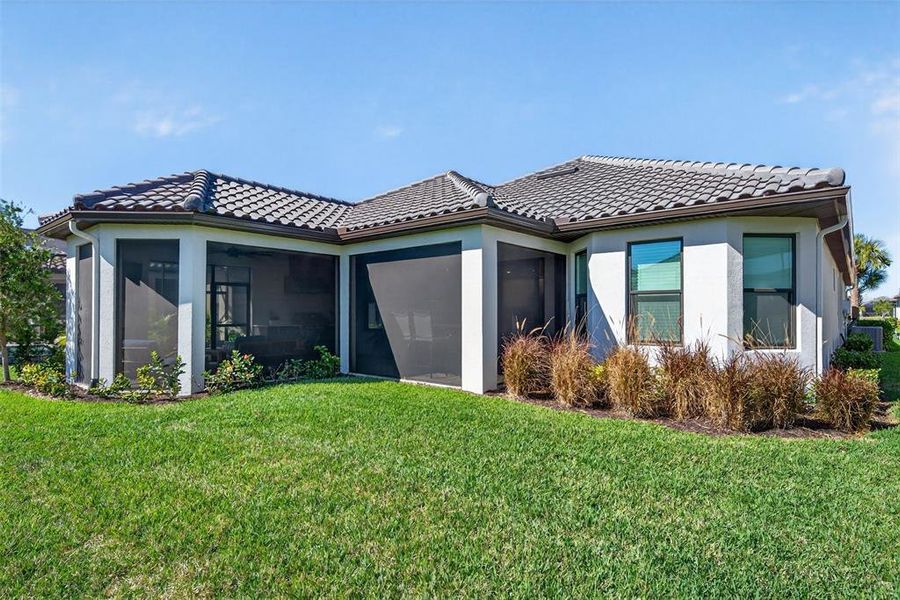 Exterior details and patio area of a home in , Bradenton (Image 31).