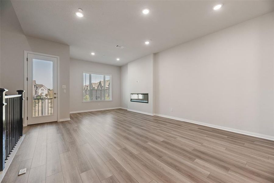 Spacious, unfurnished interior of a new home in Wade Settlement Townhomes, Frisco (Image 15).
