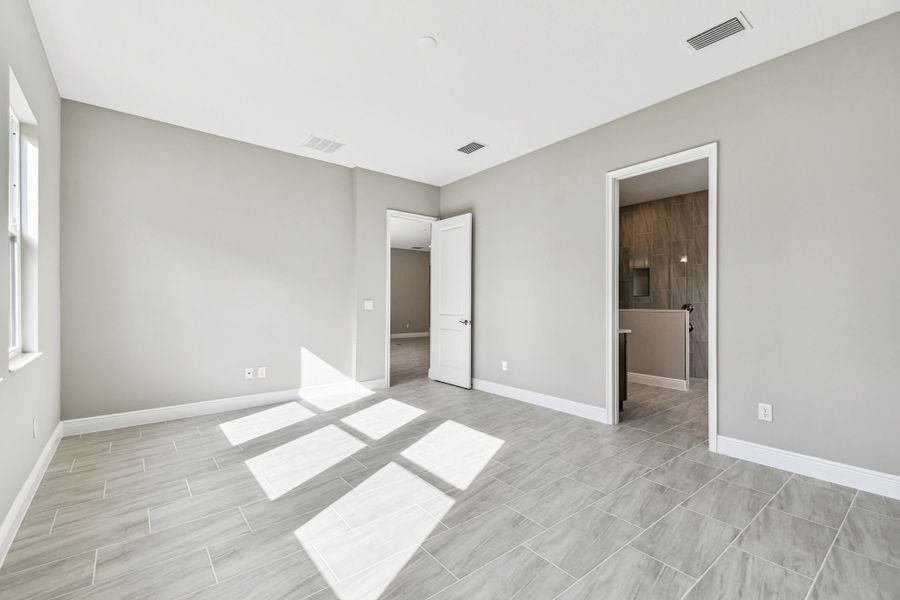 Spacious, unfurnished interior of a new home in River Preserve Estates, Parrish (Image 50).