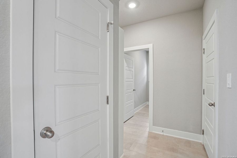 Spacious, unfurnished interior of a new home in Lark Canyon, New Braunfels (Image 39).