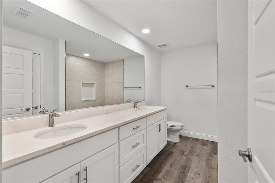 Furnished interior view inside a new home in , Dunnellon (Image 12).