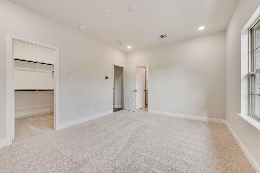 Spacious, unfurnished interior of a new home in Bayside, Rowlett (Image 28).