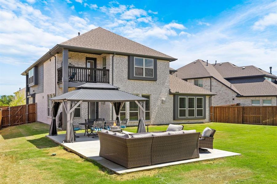 Exterior details and patio area of a home in , Prosper (Image 3).