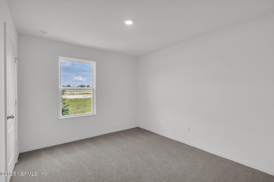 Spacious, unfurnished interior of a new home in Rolling Hills, Green Cove Springs (Image 16).