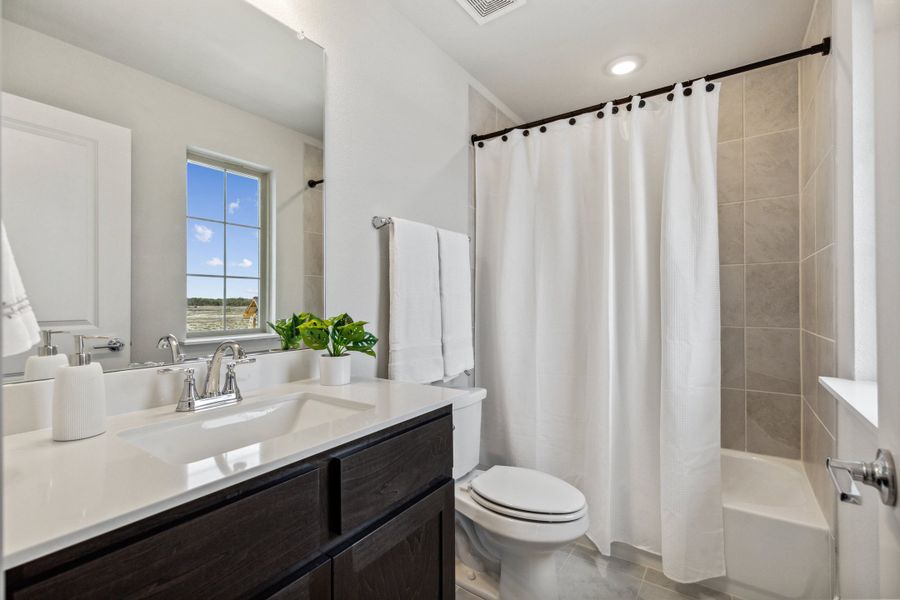 Furnished interior view inside a new home in Dove Hollow, Waxahachie (Image 24).