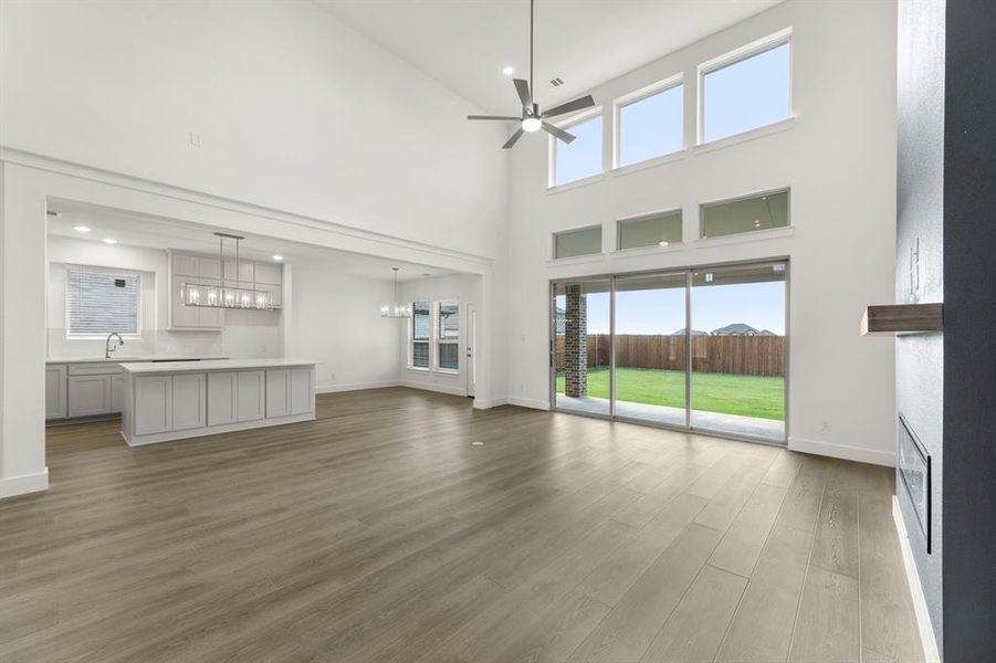 07. 2405 Parkway - Family 07. 2405 Parkway - Family