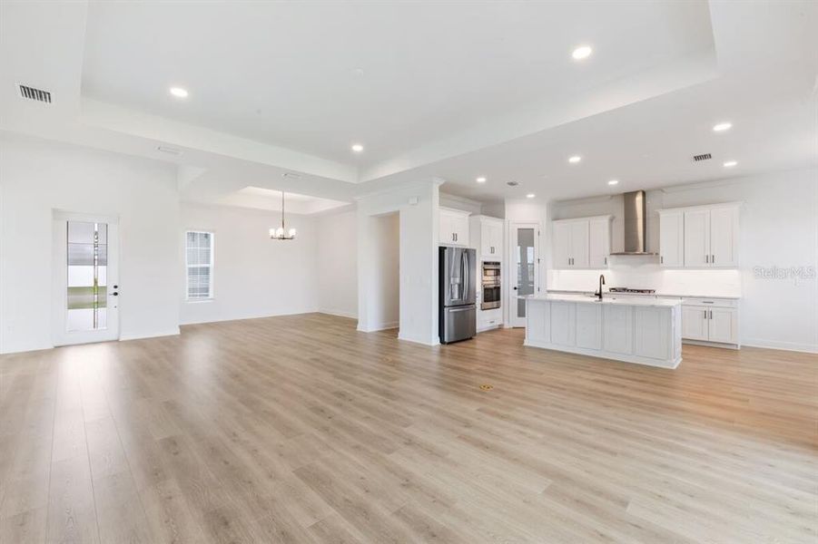 Spacious, unfurnished interior of a new home in Palmera at Wellen Park, Venice (Image 10).